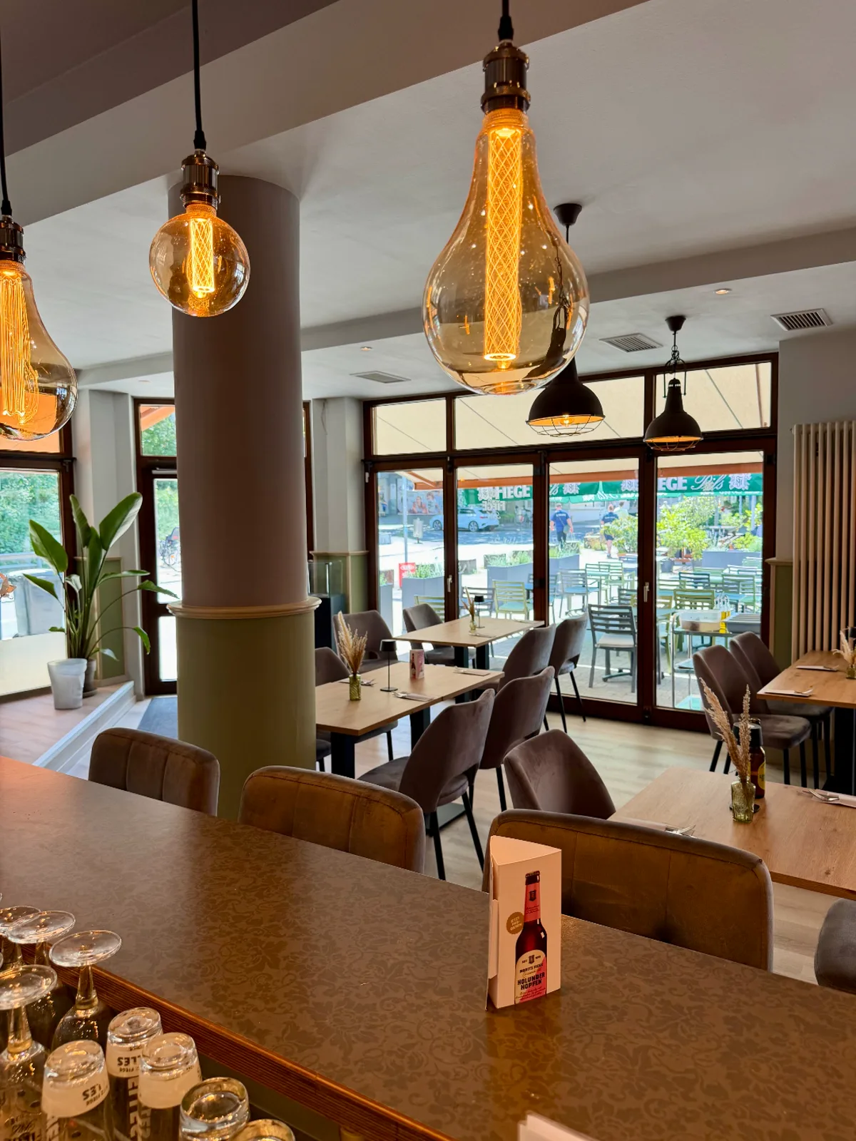 Innenraumübersicht im Restaurant Taste-Trip Bochum